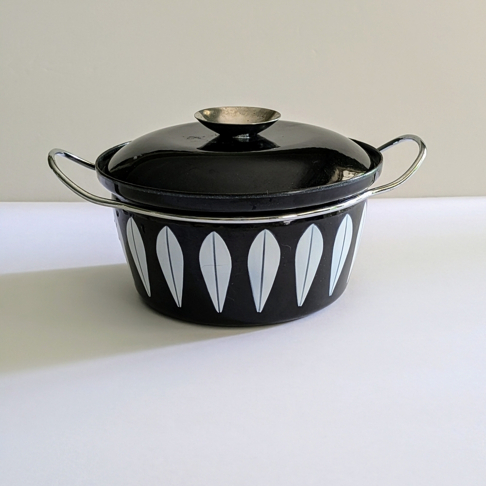 Catherineholm Lotus Casserole/Dutch Oven Black 2 qt  Enamelware MCM